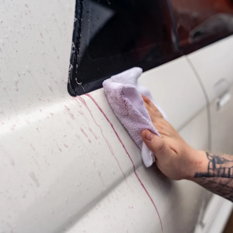 Agitace Iron Out detailingovým štětcem