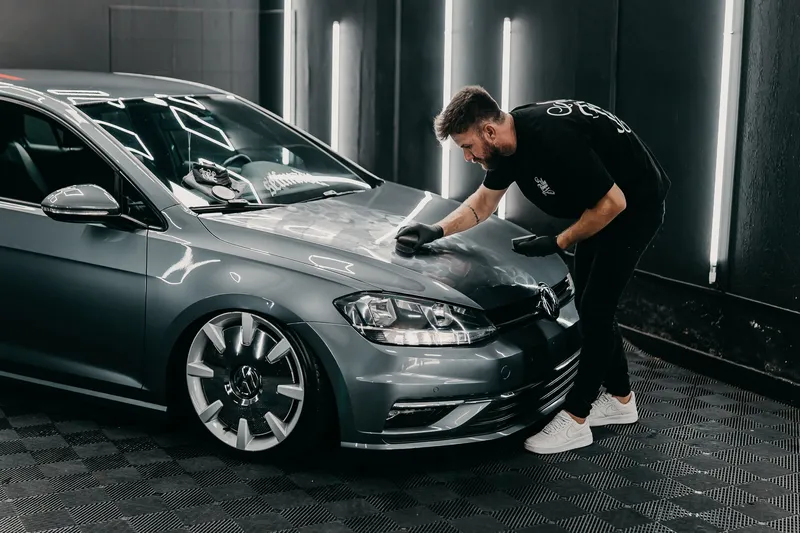 Aplikace vosku na lak — správný postup