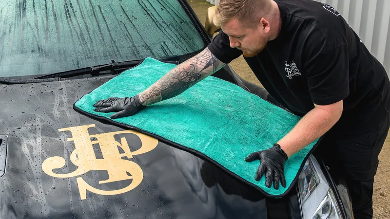 Mikrovláknové utěrky pro detailing — srovnání nejlepších značek