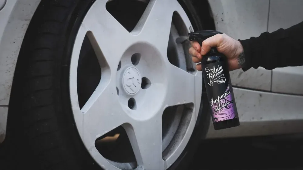Čistič kol Auto Finesse Imperial 250 ml — detail produktu 2
