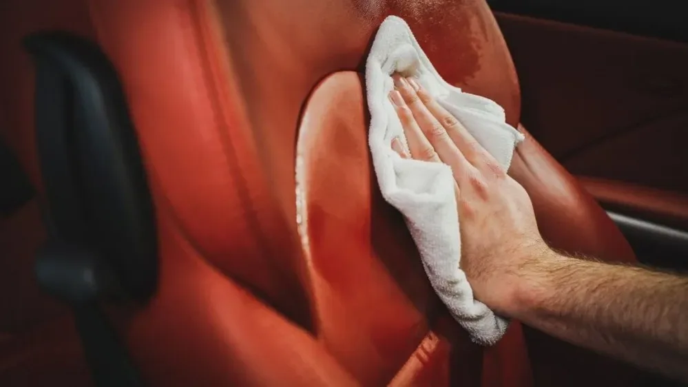 Čistič kůže Auto Finesse Hide 250 ml — detail produktu 5