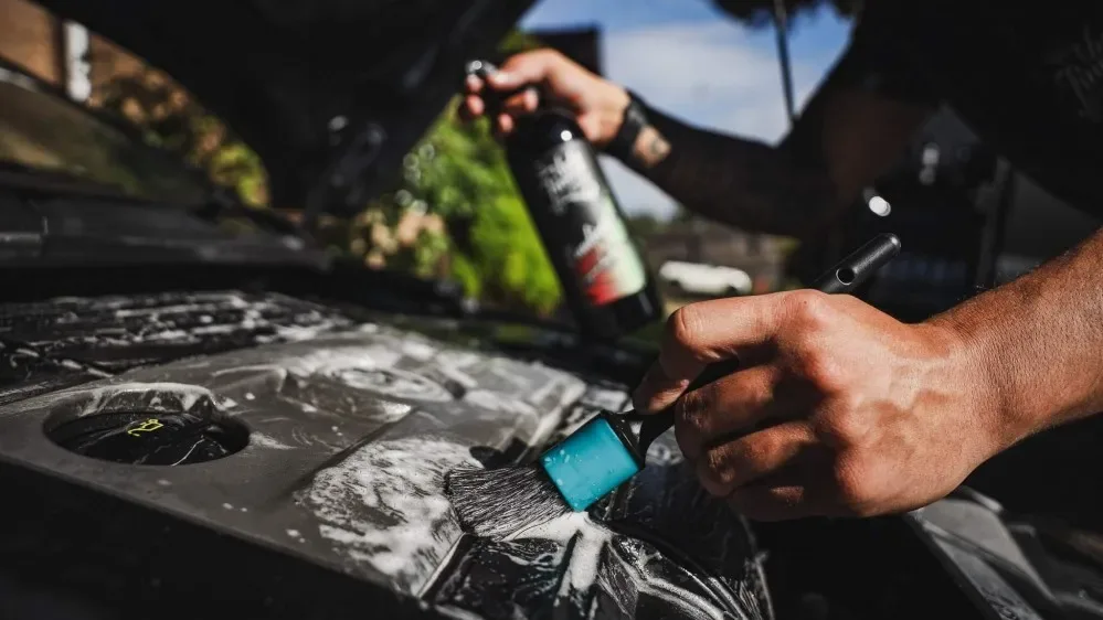 Čistič motorového prostoru Auto Finesse Eradicate 1000 ml — detail produktu 5