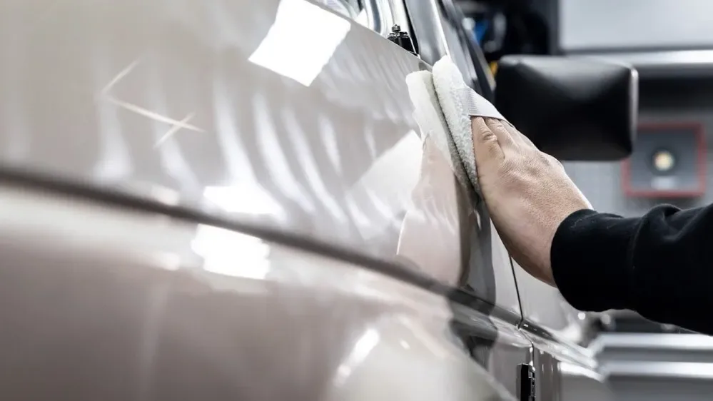 Čistící leštěnka pro přípravu na voskování Auto Finesse Rejuvenate 250 ml — detail produktu 3