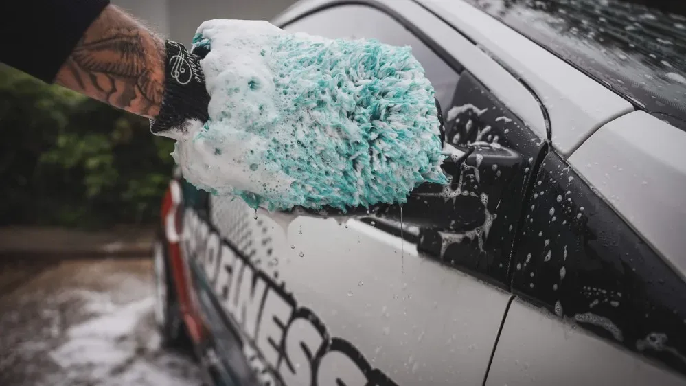 Extra šetrná mycí rukavice Auto Finesse Plush — detail produktu 3