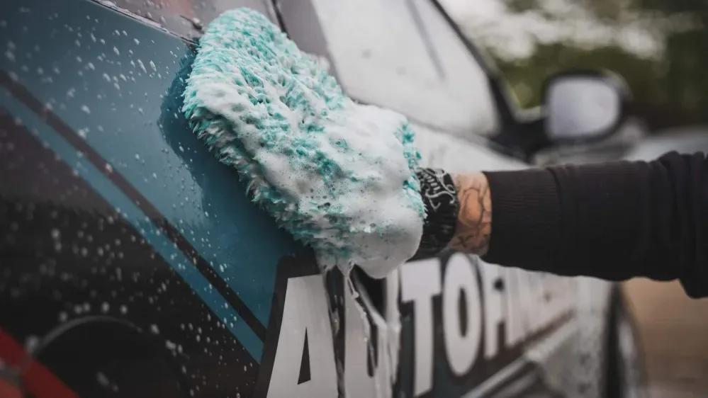 Extra šetrná mycí rukavice Auto Finesse Plush — detail produktu 4