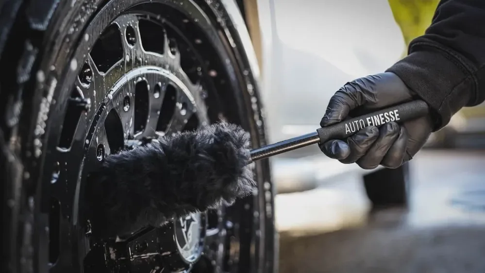 Kartáč na mytí kol z jehněčí vlny Auto Finesse - dlouhý — detail produktu 2