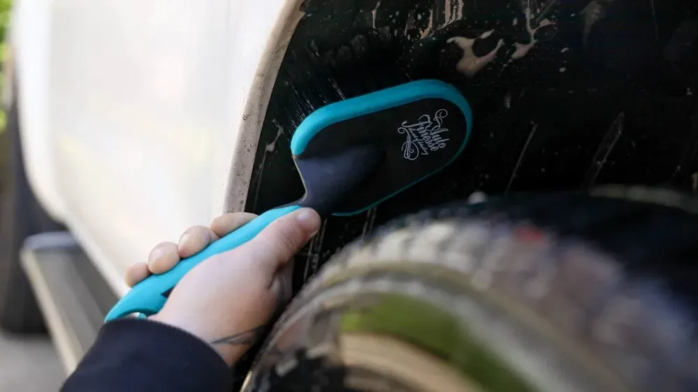 Kartáč na podběhy Auto Finesse Arch Blaster — detail produktu 5
