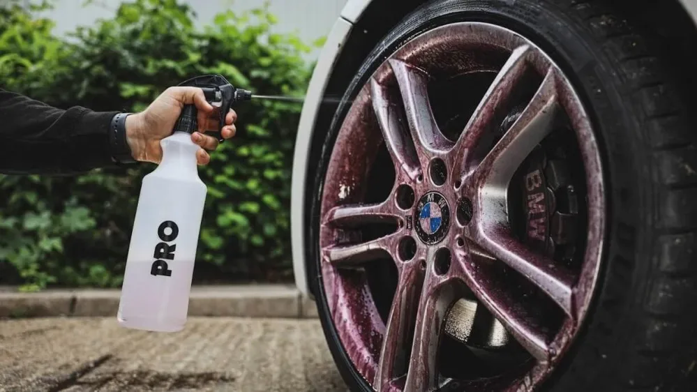 Odstraňovač polétavé rzi a brzdového prachu Auto Finesse Iron Out 5000 ml — detail produktu 2