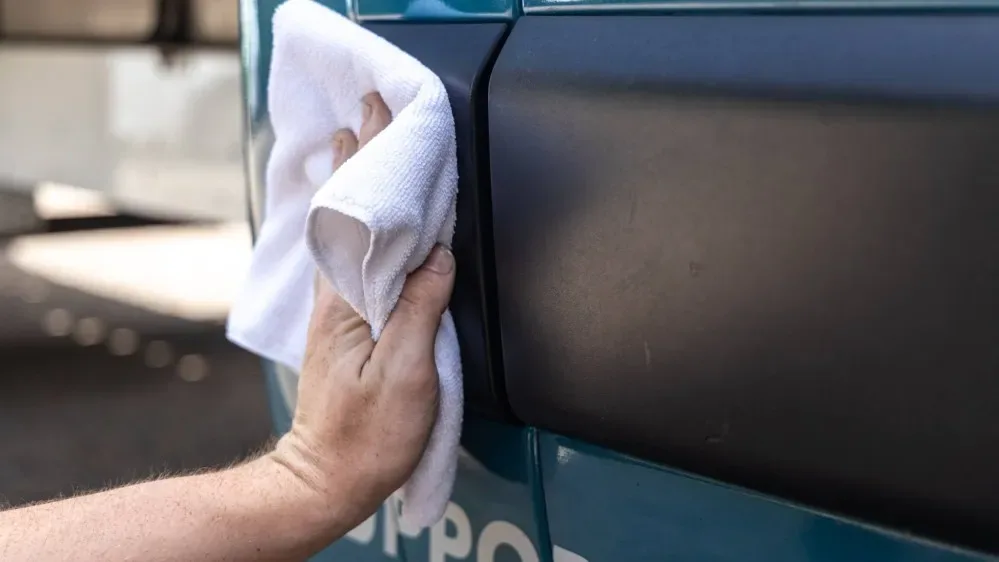 Oživovač a ochrana plastů v interiéru Auto Finesse Dressle 1000 ml — detail produktu 4