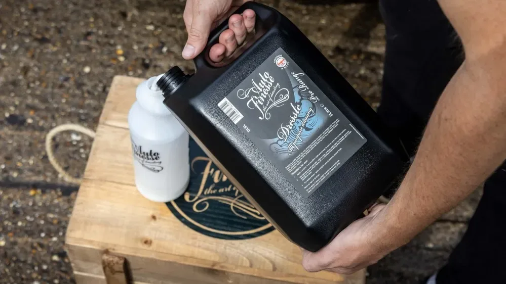 Oživovač a ochrana plastů v interiéru Auto Finesse Dressle 5000 ml — detail produktu 2