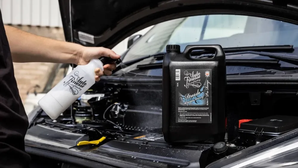 Oživovač a ochrana plastů v interiéru Auto Finesse Dressle 5000 ml — detail produktu 3
