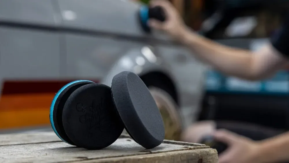 Pěnový aplikátor na vosk Auto Finesse Wax Spot — detail produktu 2