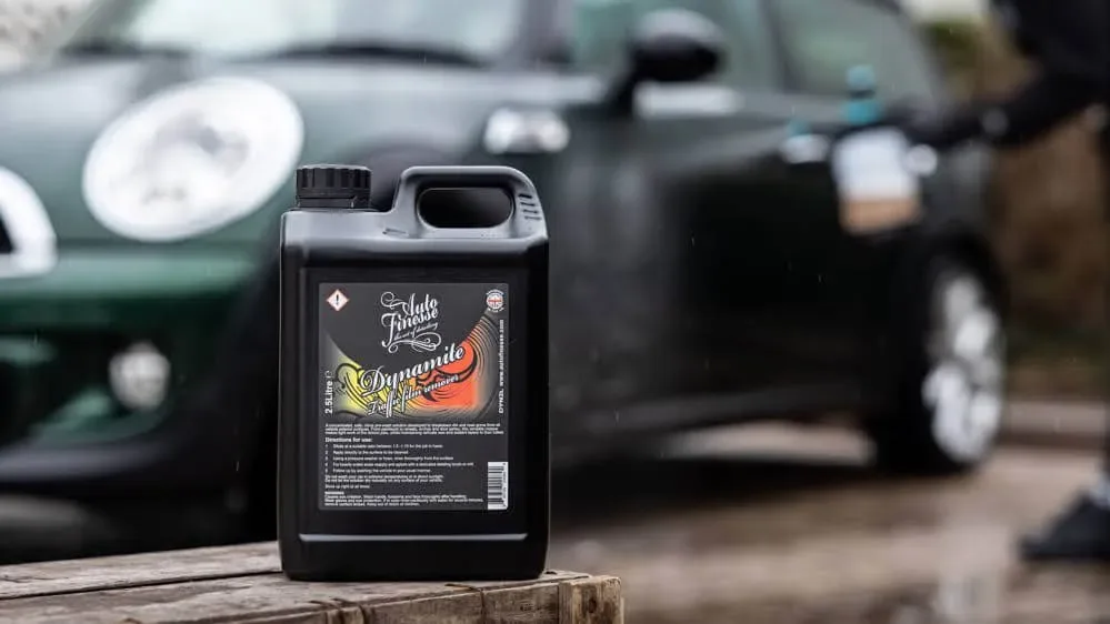 Předmytí bez pěny Auto Finesse Dynamite 2500 ml koncentrát — detail produktu 5