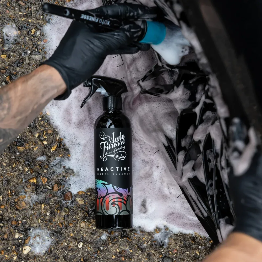 Reaktivní čistič kol s rozpouštěním brzdného prachu Auto Finesse Reactive 1000 ml — detail produktu 3