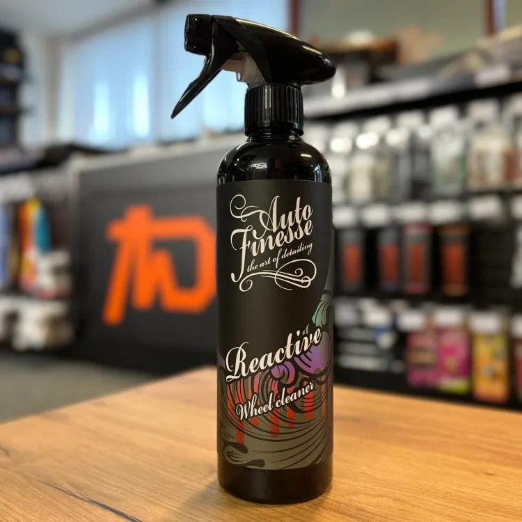 Reaktivní čistič kol s rozpouštěním brzdného prachu Auto Finesse Reactive 500 ml — detail produktu 2