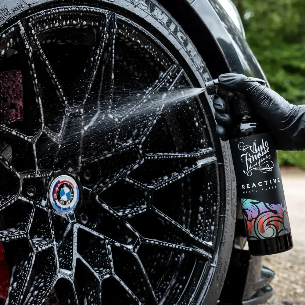 Reaktivní čistič kol s rozpouštěním brzdného prachu Auto Finesse Reactive 500 ml — detail produktu 3