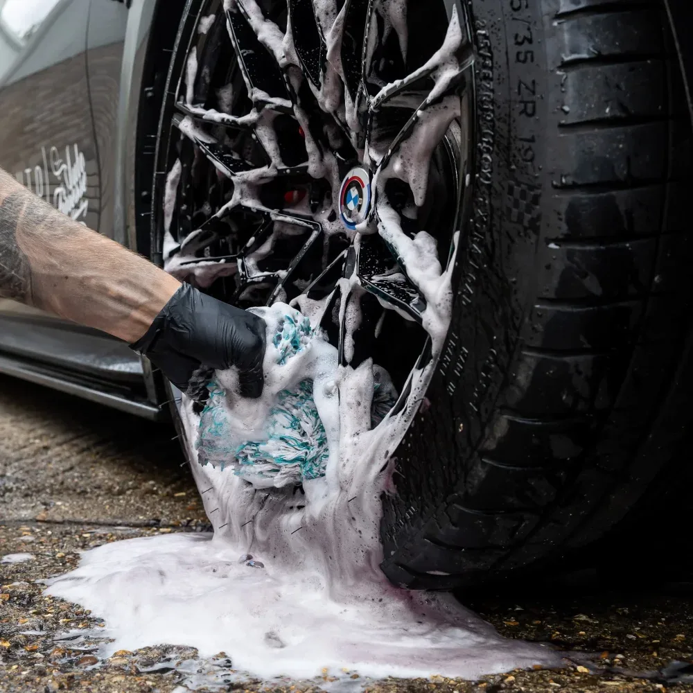 Reaktivní čistič kol s rozpouštěním brzdného prachu Auto Finesse Reactive 500 ml — detail produktu 5