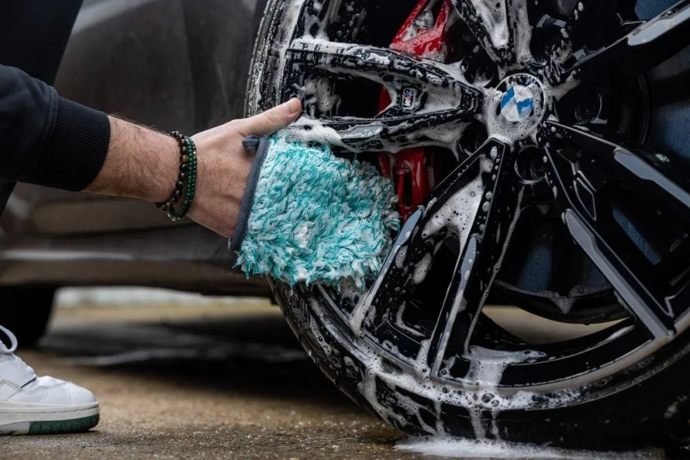 Rukavice na mytí disků kol Auto Finesse Ultra Plush — detail produktu 2