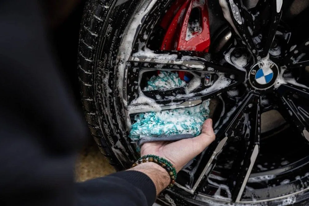 Rukavice na mytí disků kol Auto Finesse Ultra Plush — detail produktu 3
