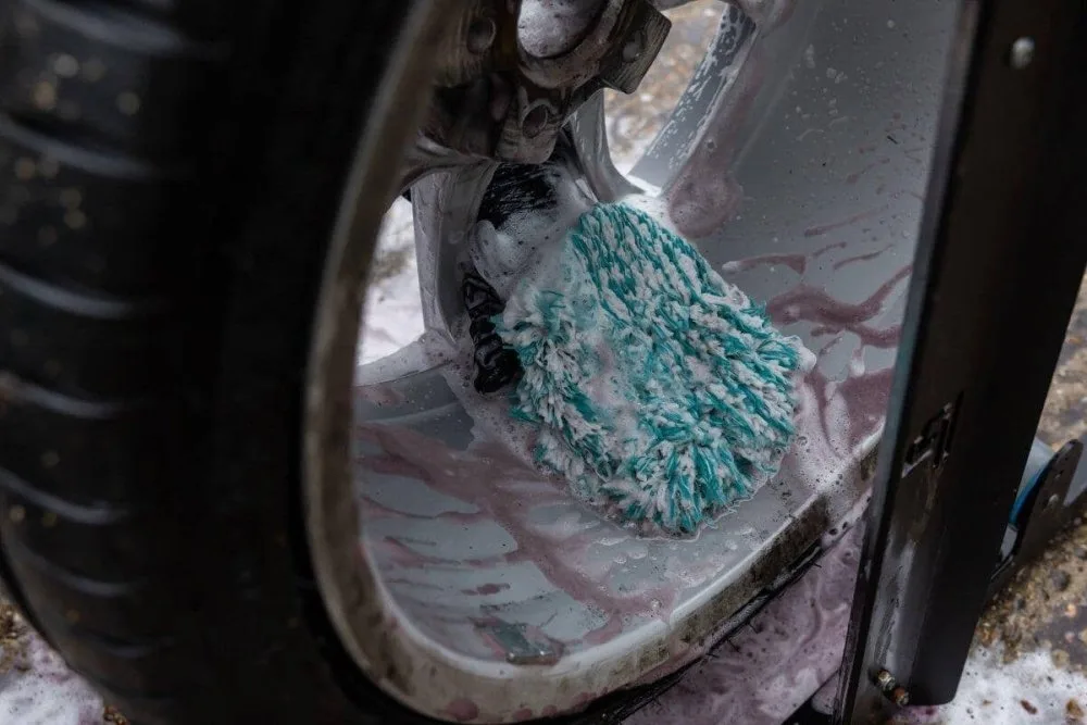 Rukavice na mytí disků kol Auto Finesse Ultra Plush — detail produktu 4