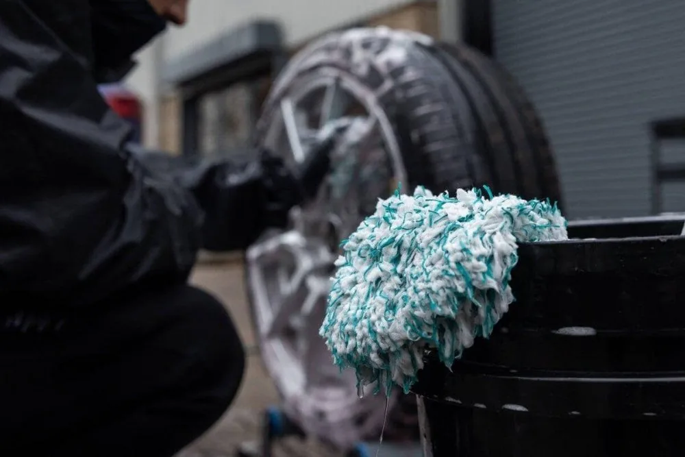 Rukavice na mytí disků kol Auto Finesse Ultra Plush — detail produktu 5