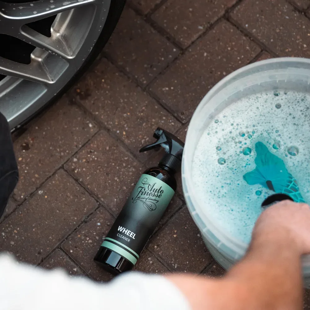 Šetrný čistič kol Auto Finesse Essentials Wheel Cleaner 500 ml — detail produktu 2
