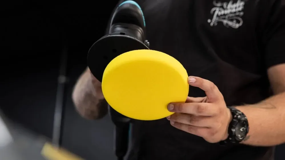 Středně tvrdý leštící kotouč 75 mm Auto Finesse Revitalise - 2. krok — detail produktu 3