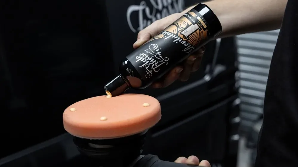Tvrdý leštící kotouč 125 mm Auto Finesse Revitalise - 1. krok — detail produktu 4