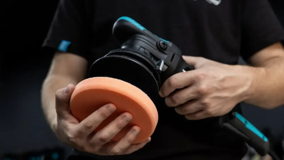 Tvrdý leštící kotouč 75 mm Auto Finesse Revitalise - 1. krok — detail produktu 4