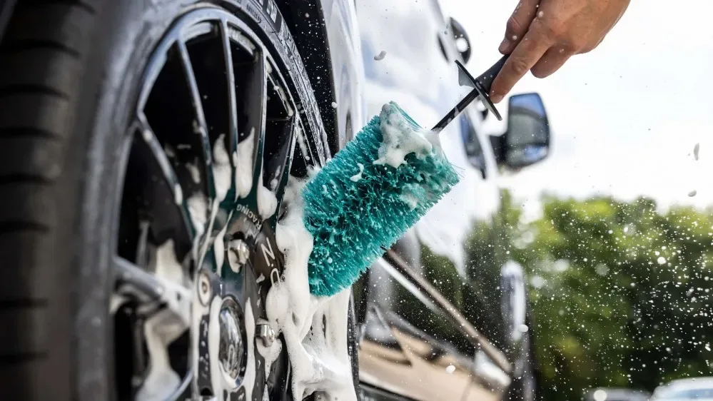 Velký chemicky odolný kartáč na kola Auto Finesse Barrel — detail produktu 4