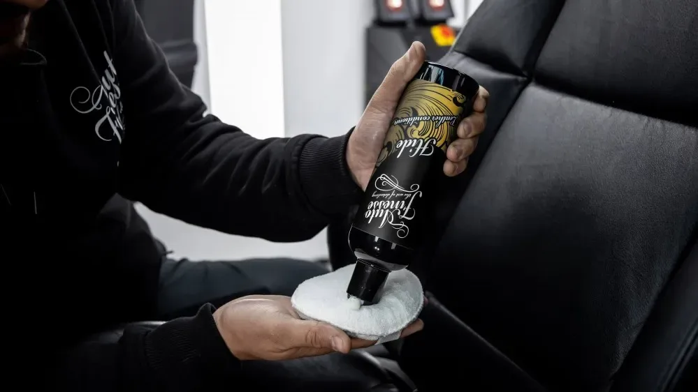 Vyživení kůže a kondicionér Auto Finesse Hide 500 ml — detail produktu 5