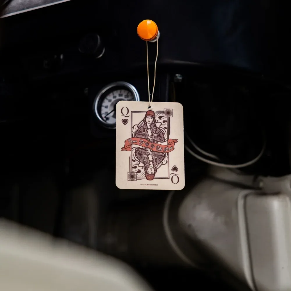 Závěsná vůně Auto Finesse Playing Card Air Freshener QUEEN — detail produktu 2